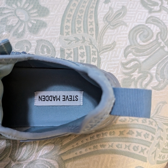 Steve Madden, Sky Blue, Maxima Sneakers, with some bling, size 8 - Picture 6 of 8